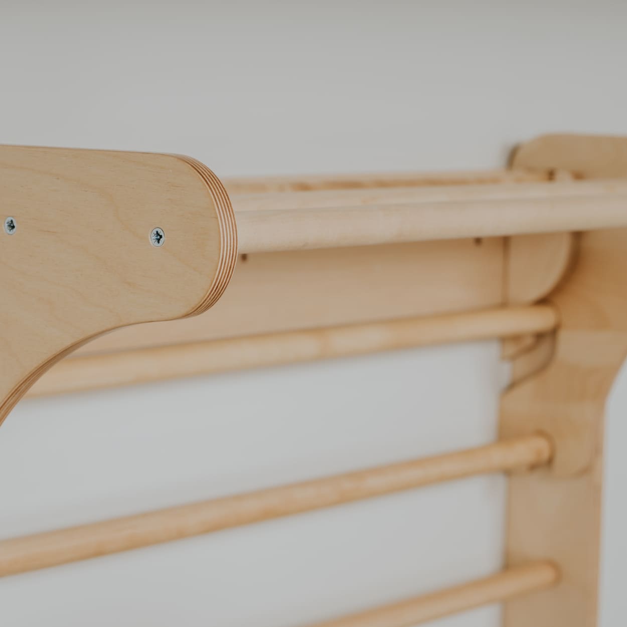 Hanging part of leg&go wood Swedish ladder that can be used as climbing gym.