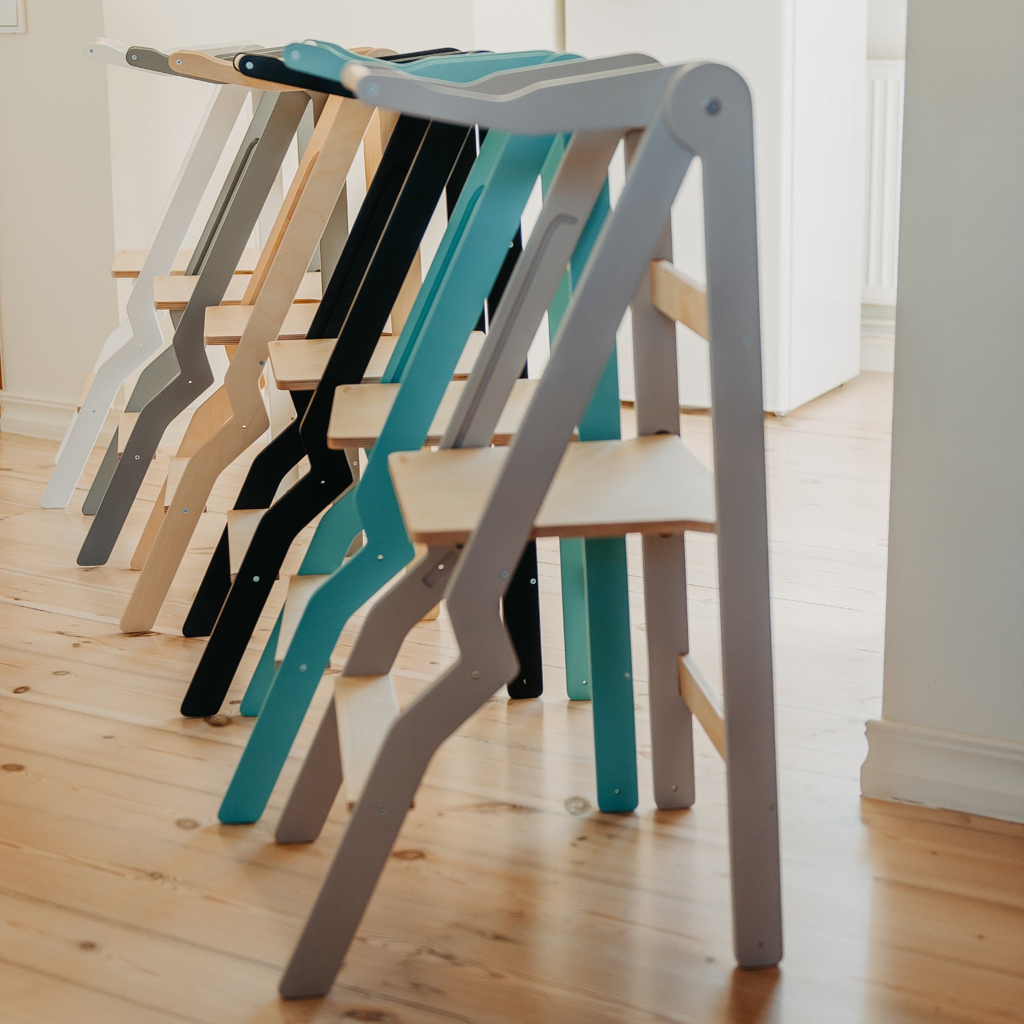 foldable helper tower zigzag available in multiple colors