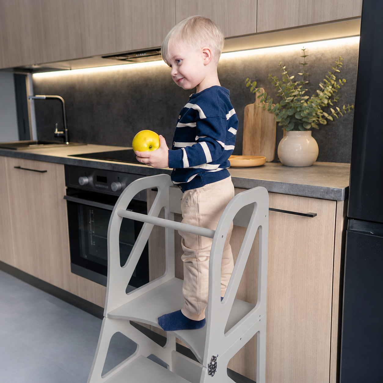 Transformable Kitchen Tower Securestep